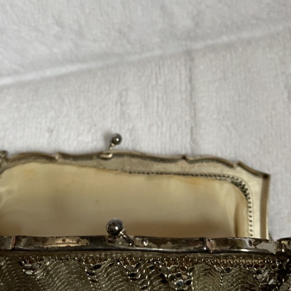 PREOWNED VINTAGE WHITING & DAVIS WRISTLET BAG - Picture 5 of 8